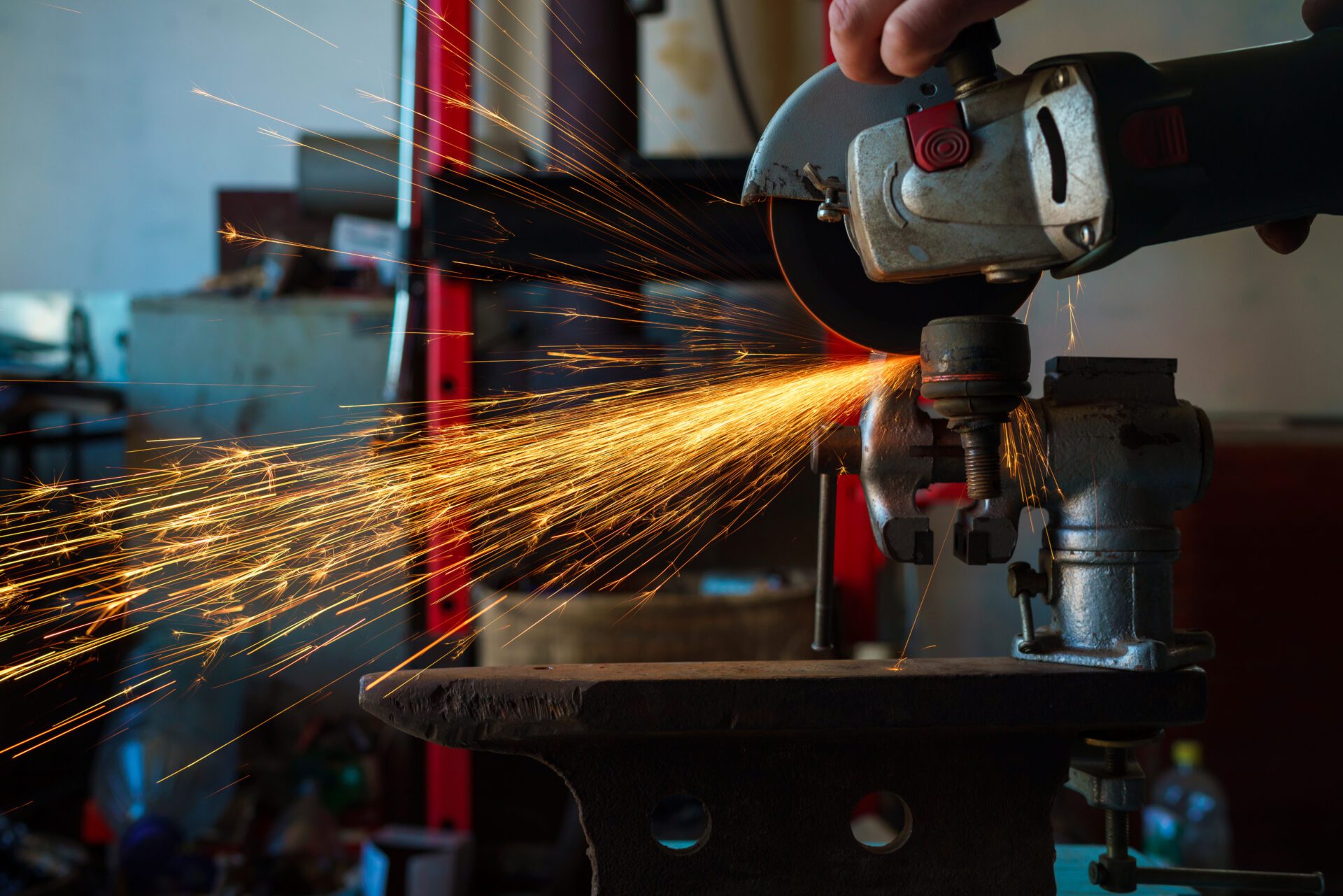 Angular grinding machine is cutting the metal